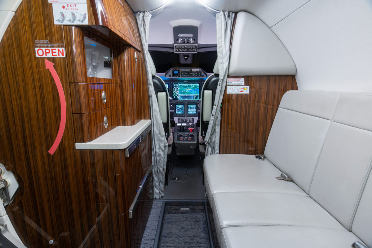 2015 EMBRAER PHENOM 300 - 50500321 interior